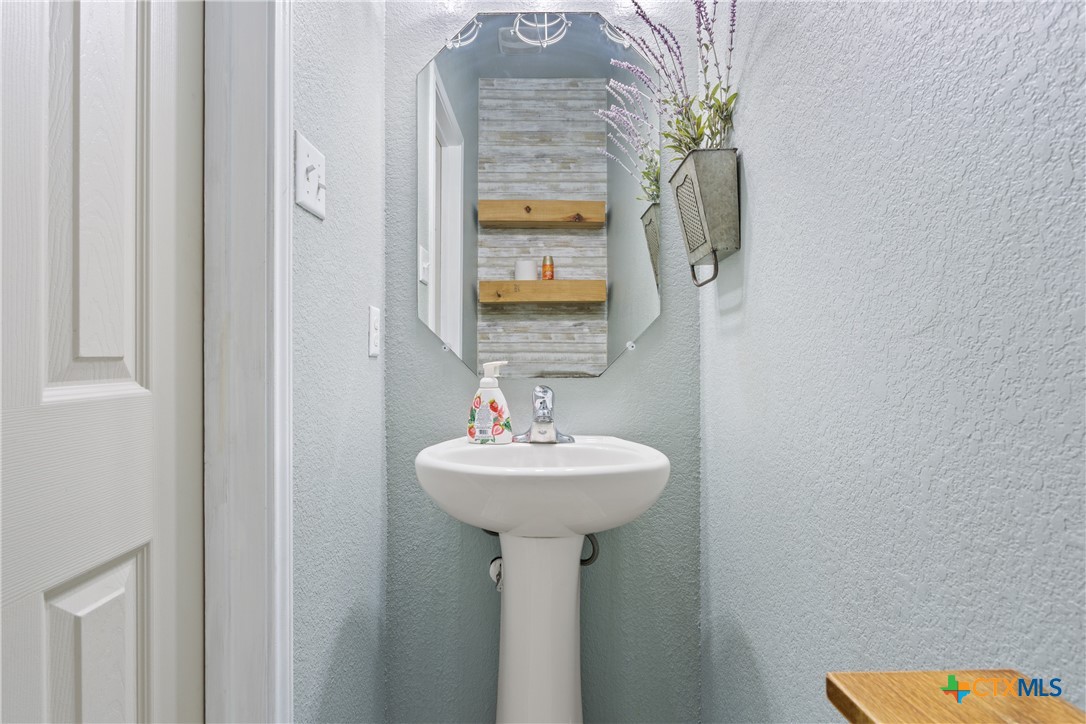 231 Druse Lane Jarrell, TX 76537 - Photo 13 of 38 a bathroom with a sink and a mirror