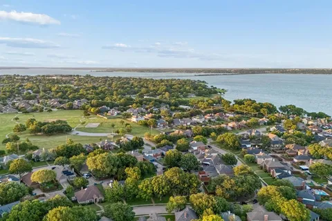 $425,000 | 9105 Clearlake Drive, Rowlett, TX 75088