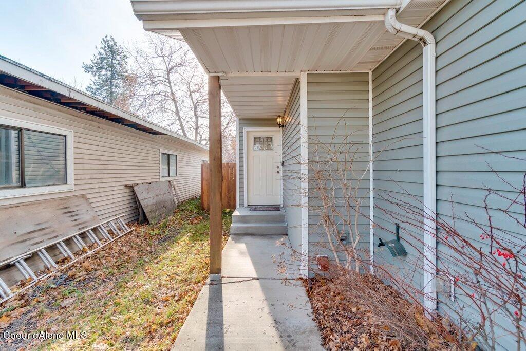 109 West 19th Avenue, Unit A Post Falls, ID 83854 - Photo 2 of 22 Entry