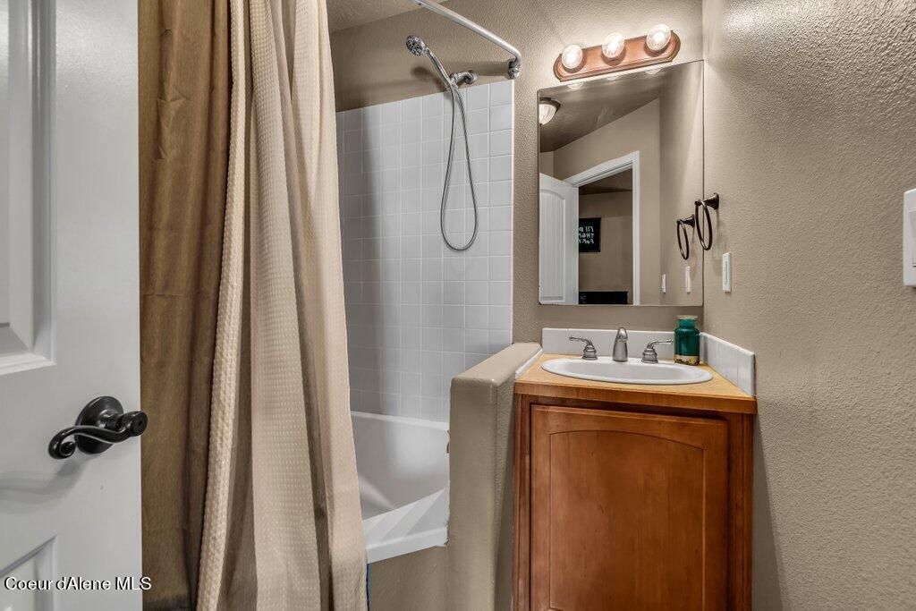 109 West 19th Avenue, Unit A Post Falls, ID 83854 - Photo 15 of 22 Master Bathroom