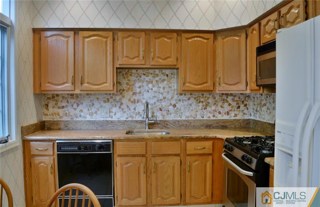 32 Winthrop Road Monroe Township, NJ 08831 - Photo 5 of 16 Gallery Image 5