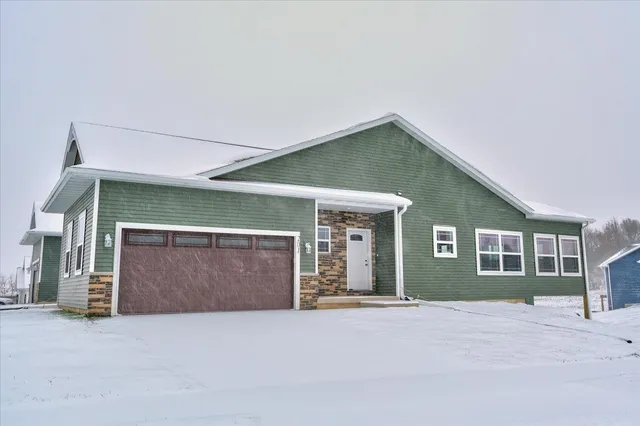 $469,900 | 201 Mariahwynn Terrace, Lodi, WI 53555