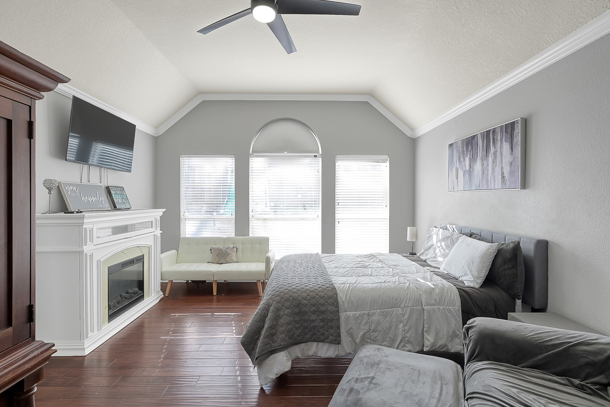 180 Park Way Conroe, TX 77356 - Photo 11 of 23 a spacious bedroom with a bed a couch and a fireplace