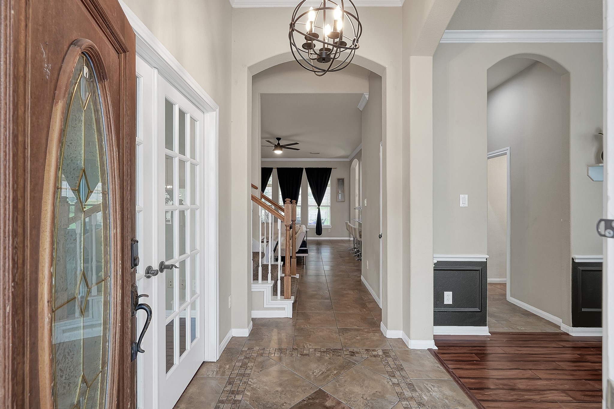 180 Park Way Conroe, TX 77356 - Photo 4 of 23 a view of a hallway with wooden floor and a chandelier