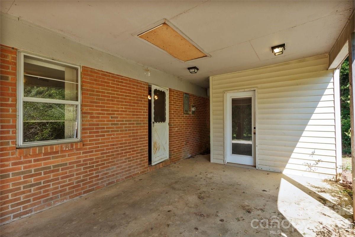 156 Old Sweetwater Road Robbinsville, NC 28771 - Photo 4 of 25 a view of an entryway of the house