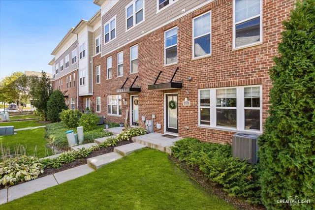 $495,000 | 3570 Sawgrass Drive, Woodridge, IL 60517