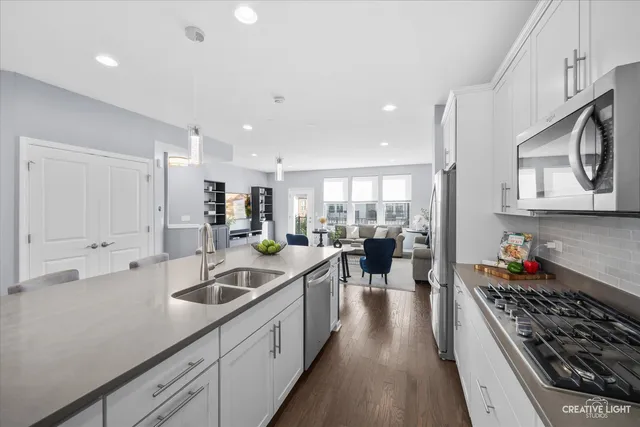 $495,000 | 3570 Sawgrass Drive, Woodridge, IL 60517