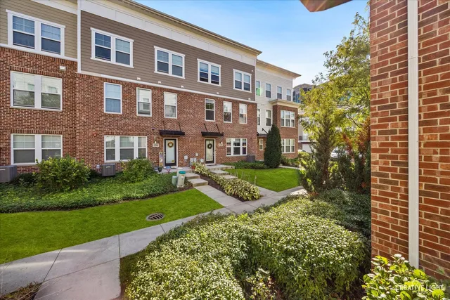 $495,000 | 3570 Sawgrass Drive, Woodridge, IL 60517