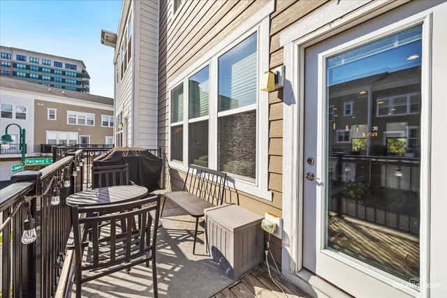 $495,000 | 3570 Sawgrass Drive, Woodridge, IL 60517