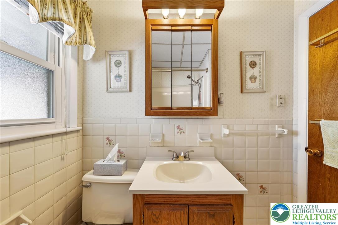 534 2nd Street Whitehall, PA 18052 - Photo 16 of 37