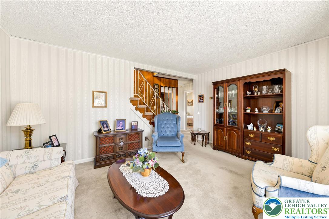 534 2nd Street Whitehall, PA 18052 - Photo 6 of 37