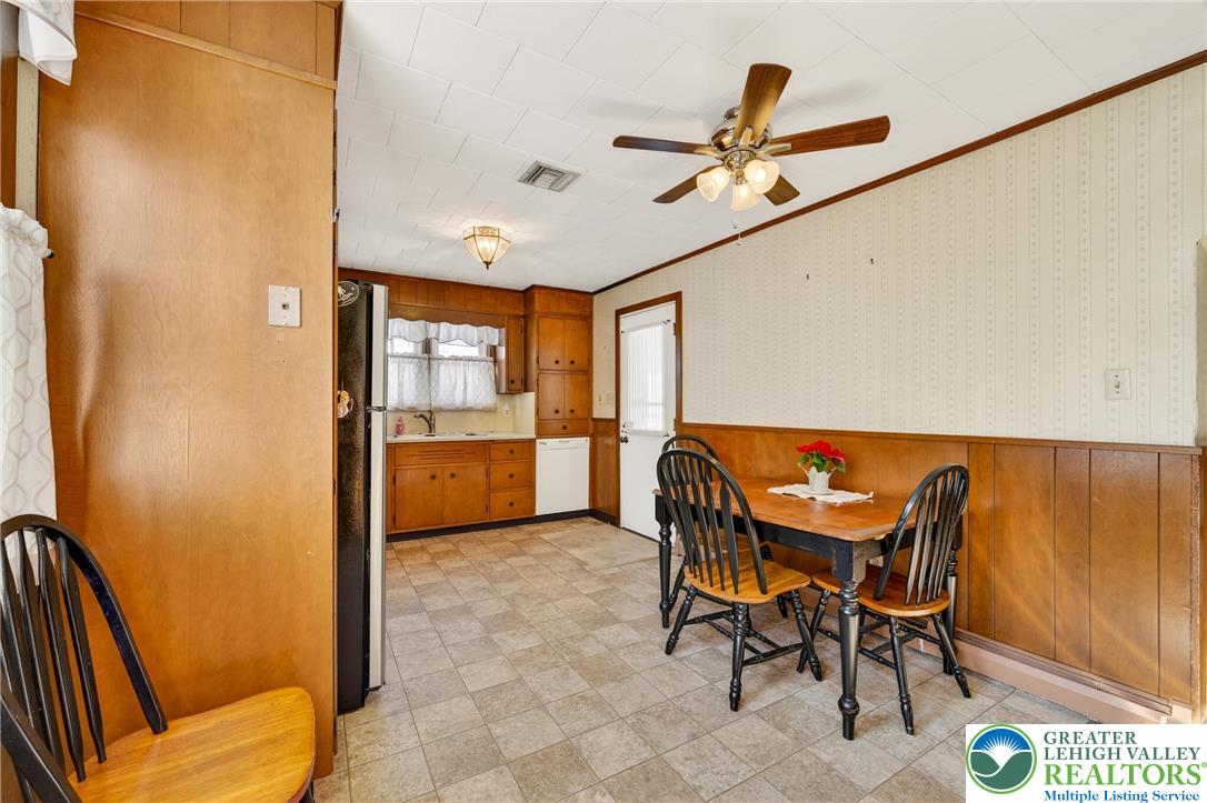 534 2nd Street Whitehall, PA 18052 - Photo 9 of 37