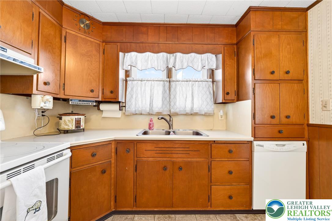 534 2nd Street Whitehall, PA 18052 - Photo 10 of 37