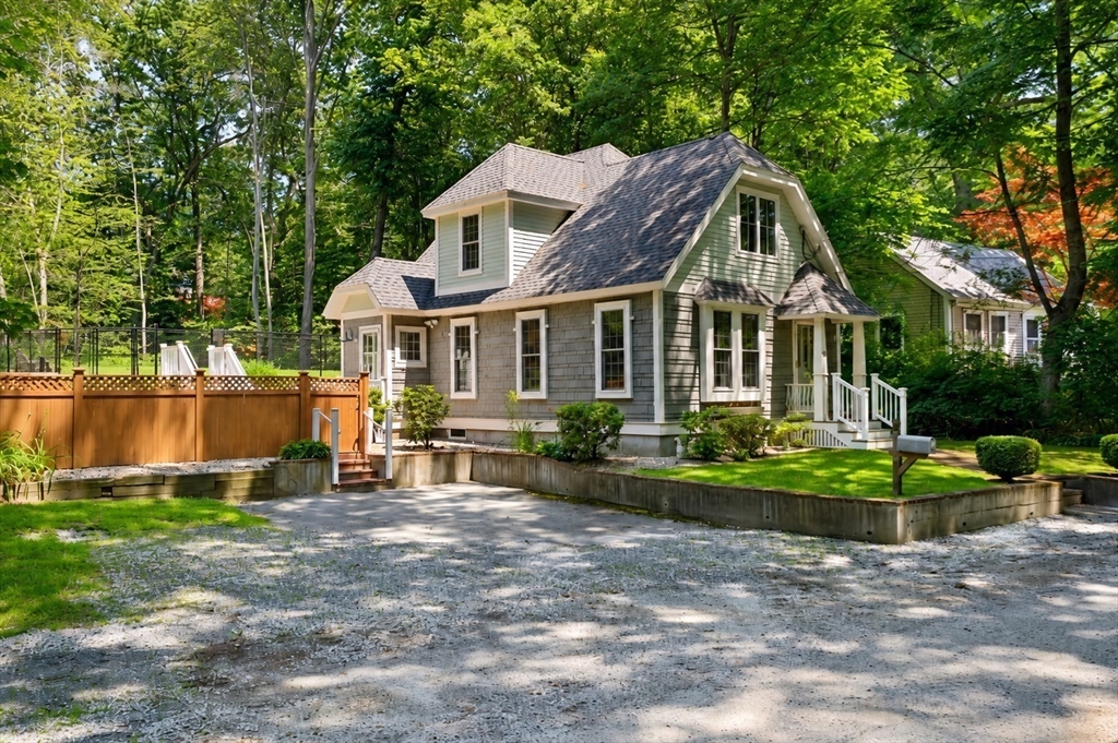 10 Mayflower Path Wayland, MA 01778 - Photo 3 of 33