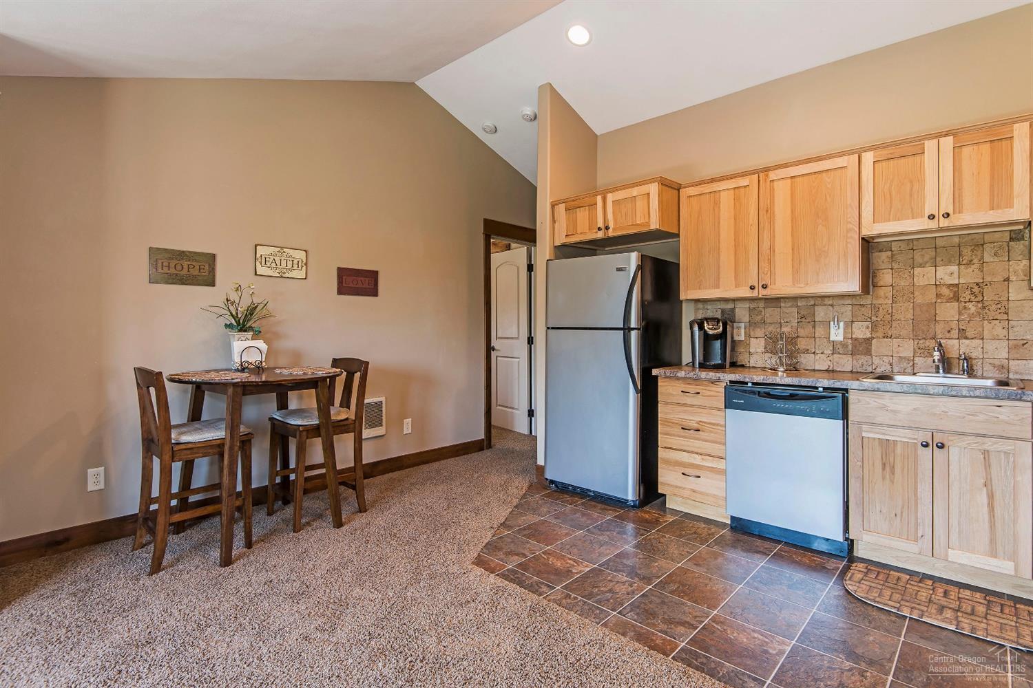 63415 Overtree Road Bend, OR 97701 - Photo 21 of 25 Spacious guest quarters