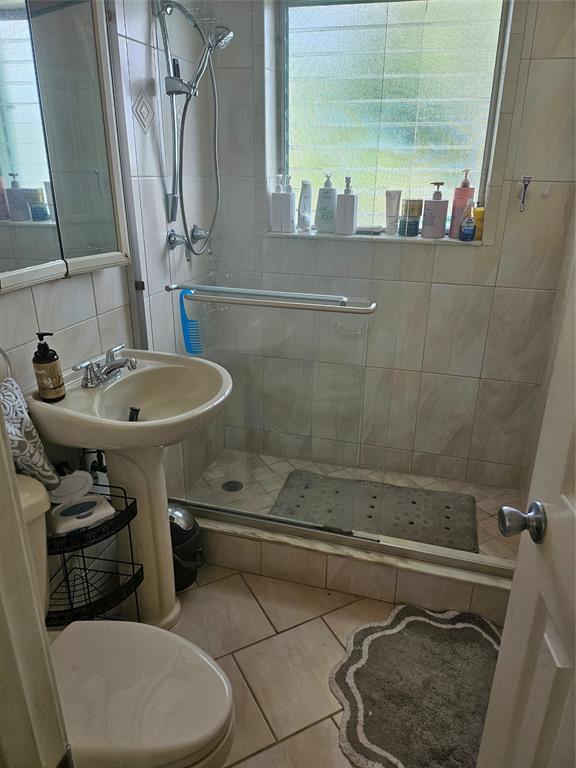 1045 Southeast 15th Street, Unit 13C Fort Lauderdale, FL 33316 - Photo 16 of 20 a bathroom with a sink a toilet and a shower