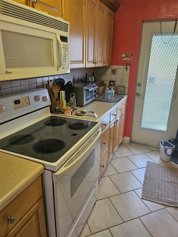 1045 Southeast 15th Street, Unit 13C Fort Lauderdale, FL 33316 - Photo 9 of 20 a kitchen with stainless steel appliances granite countertop a sink and a stove