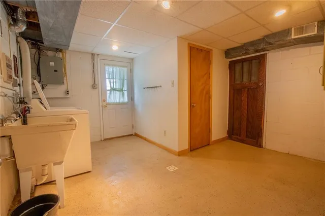 a view of utility room