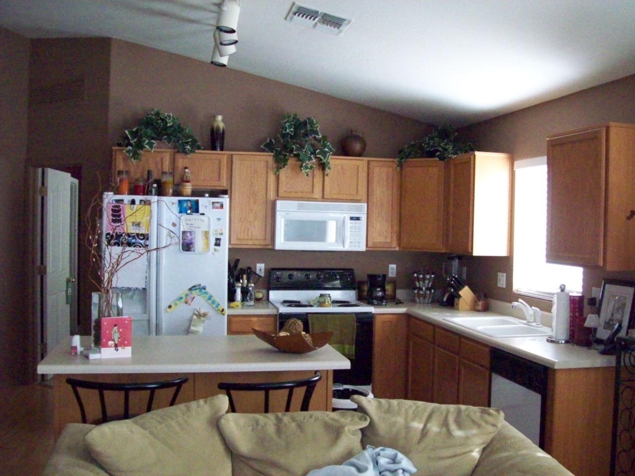 1510 West Colter Street, Unit 7 Phoenix, AZ 85015 - Photo 11 of 14 kitchen from family room