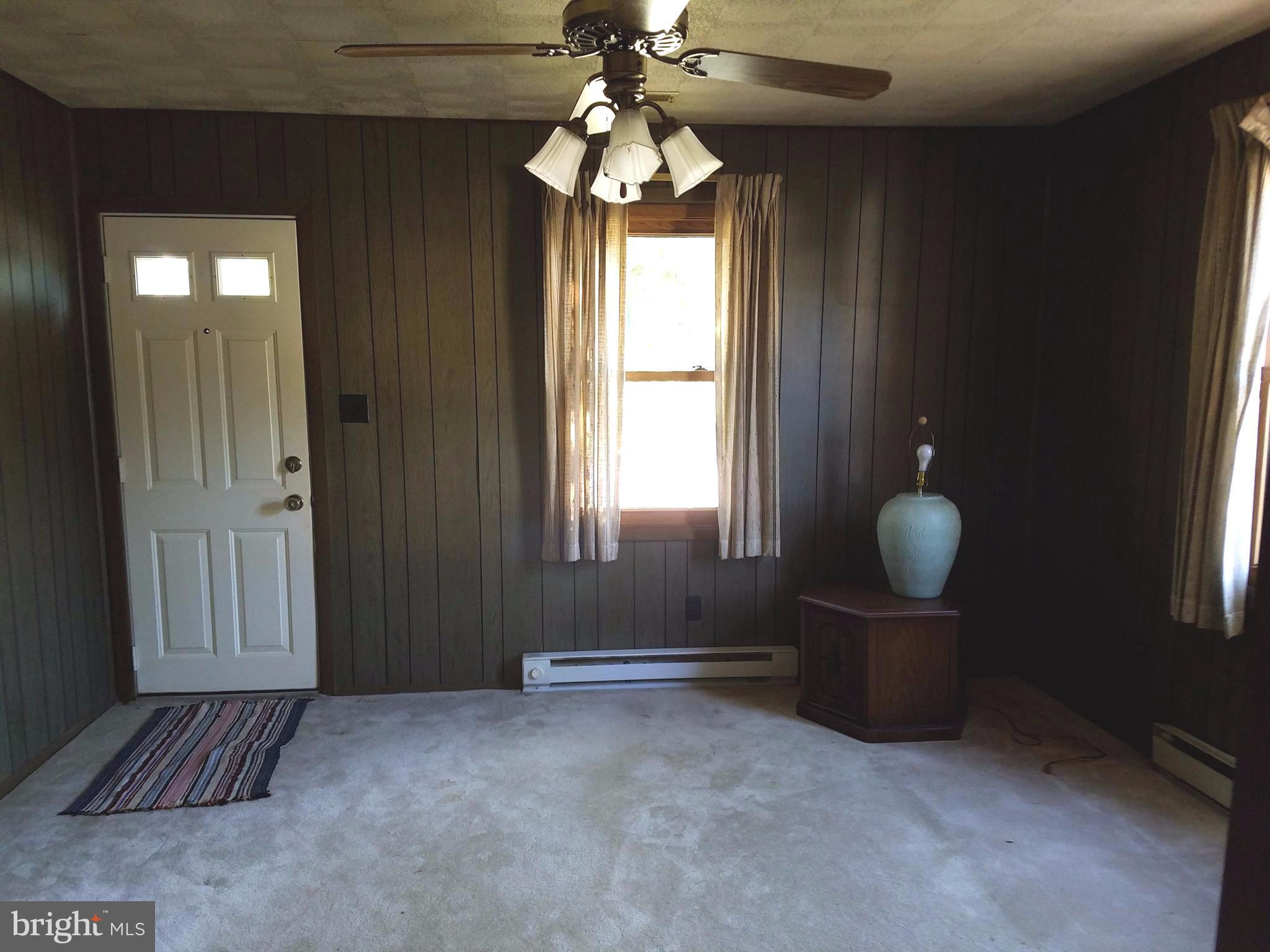 301 W Road Baltimore, MD 21221 - Photo 5 of 21 Living Room