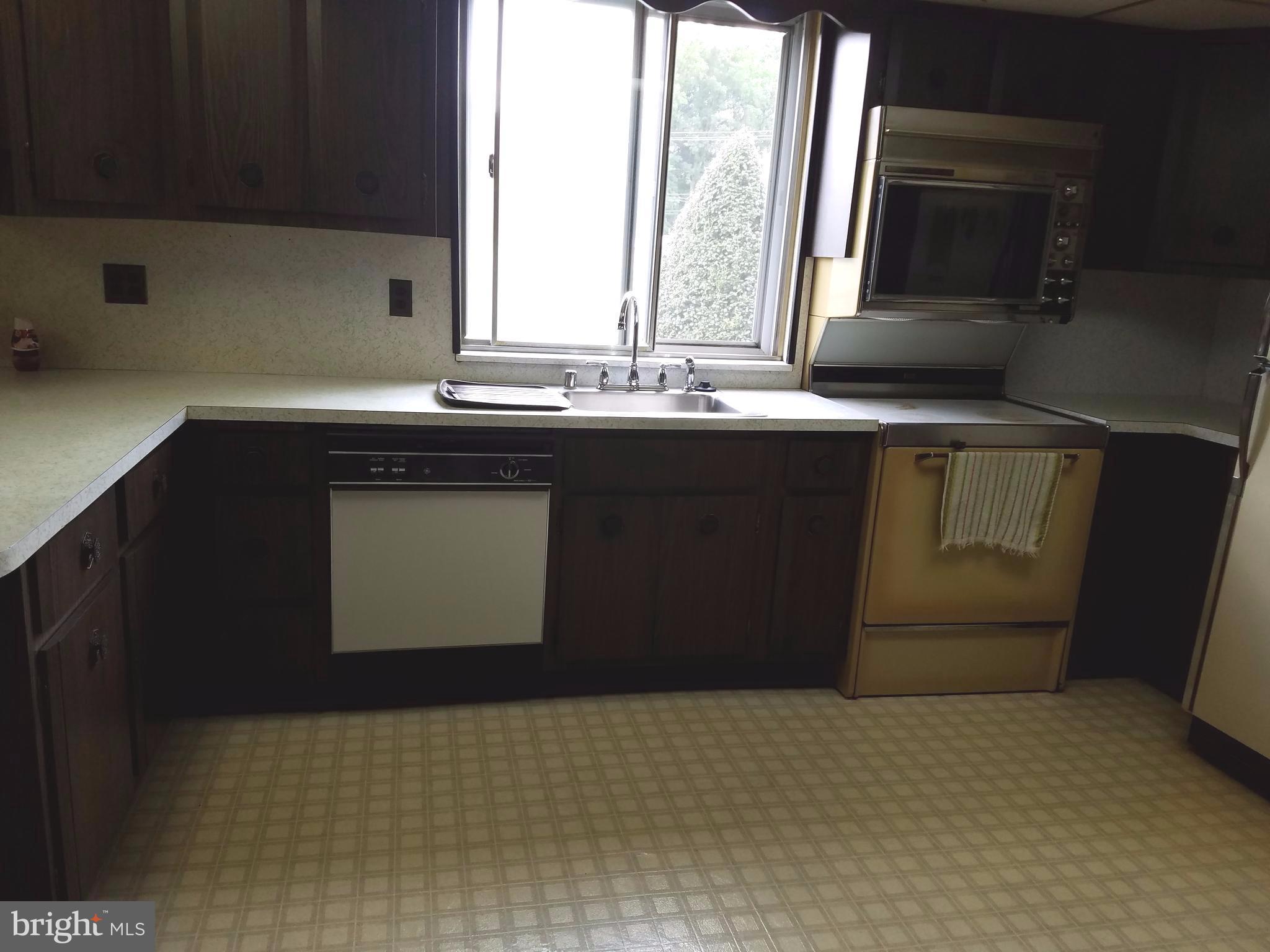 301 W Road Baltimore, MD 21221 - Photo 9 of 21 Kitchen