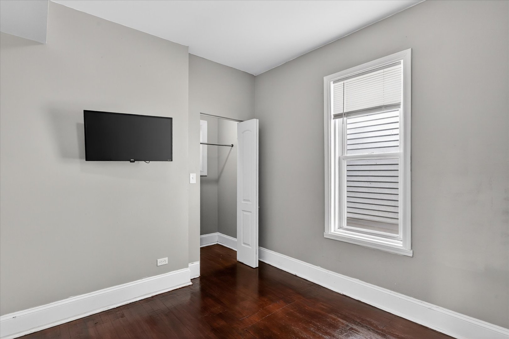 1 East 114th Street Chicago, IL 60628 - Photo 27 of 33 a view of a livingroom with wooden floor and a window