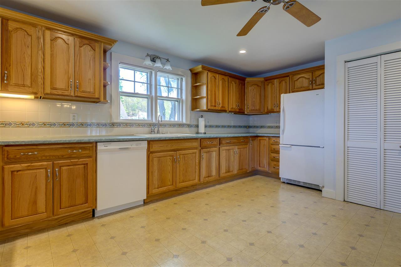 311 Reed Street Manchester, NH 03102 - Photo 8 of 39