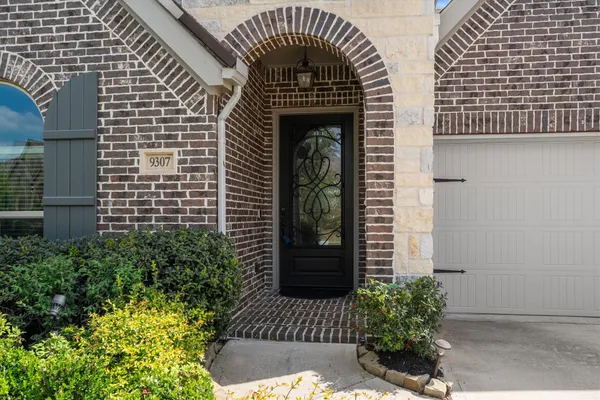 $569,000 | 9307 Mont Ellie Lane, Tomball, TX 77375