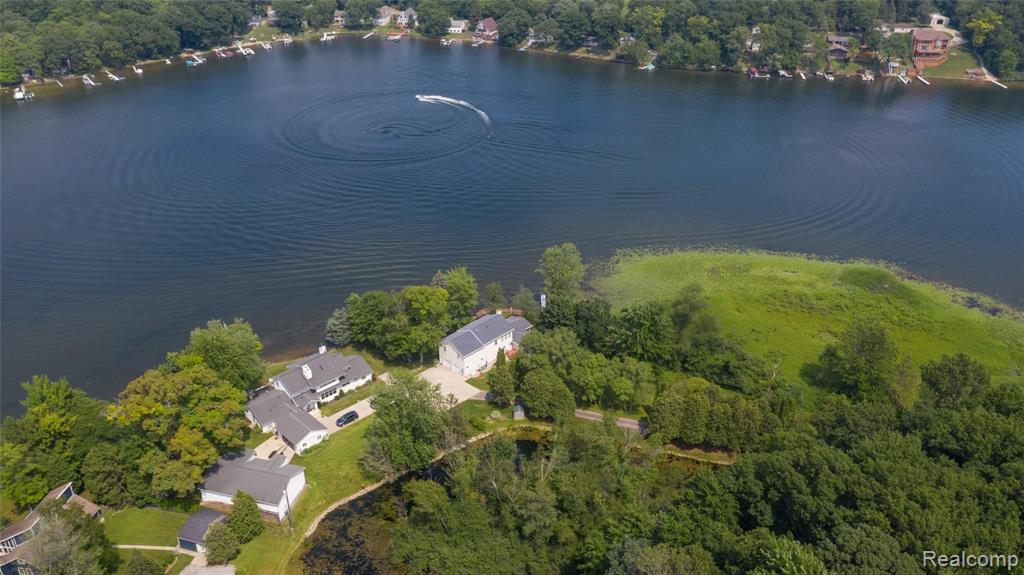7784 Tipsico Lake Road Holly, MI 48442 - Photo 2 of 55