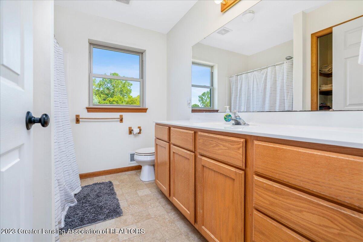 65 Three Oaks Road Okemos, MI 48864 - Photo 37 of 61 37-Media Jett-31