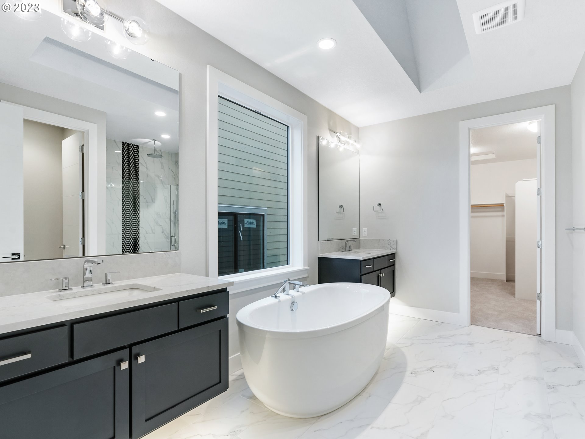 16084 Northwest Ridgeline Street, Unit L 72 Portland, OR 97229 - Photo 16 of 25 a bathroom with a bathtub sink and mirror