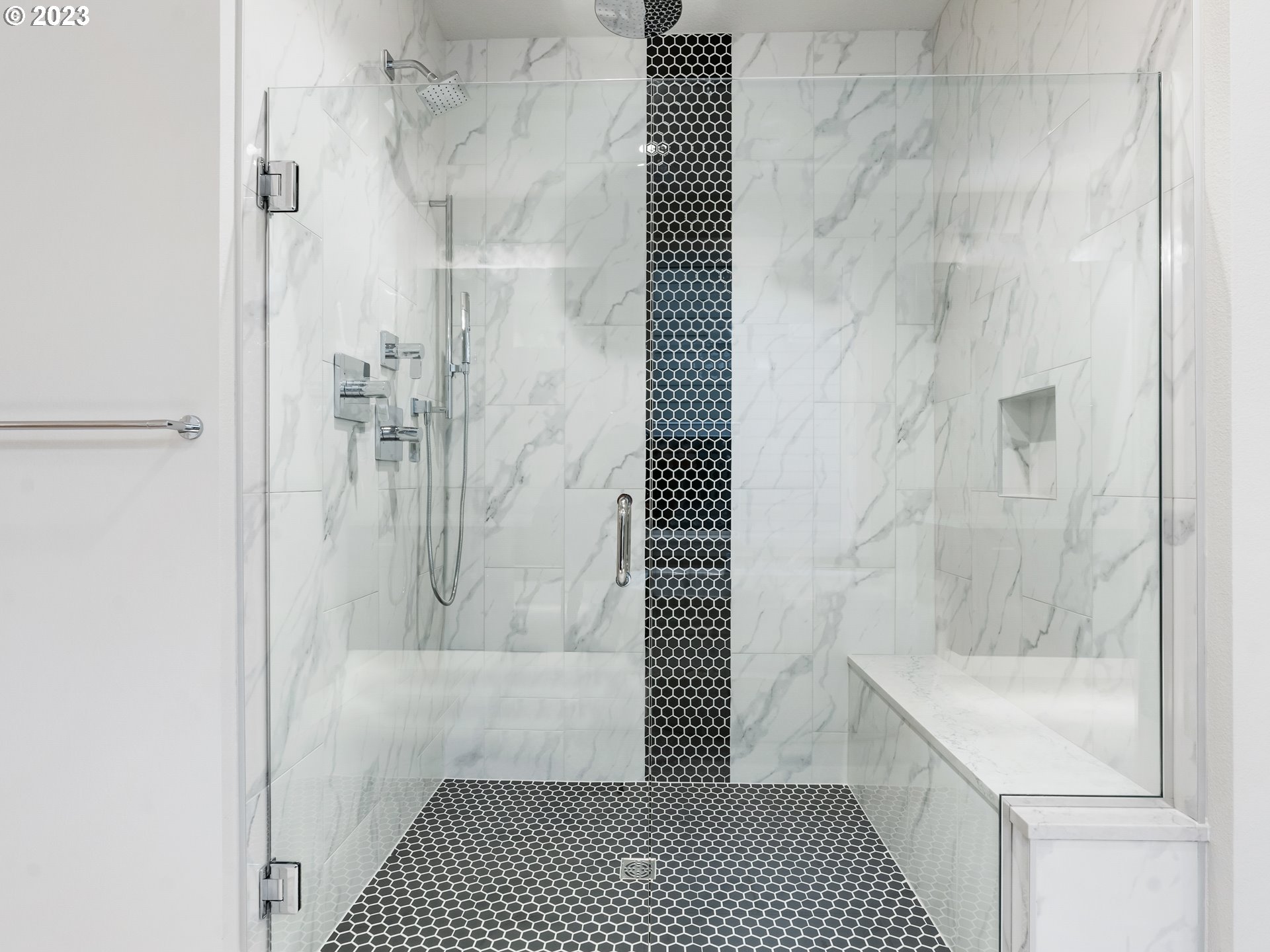 16084 Northwest Ridgeline Street, Unit L 72 Portland, OR 97229 - Photo 19 of 25 a bathroom with a bathtub and shower