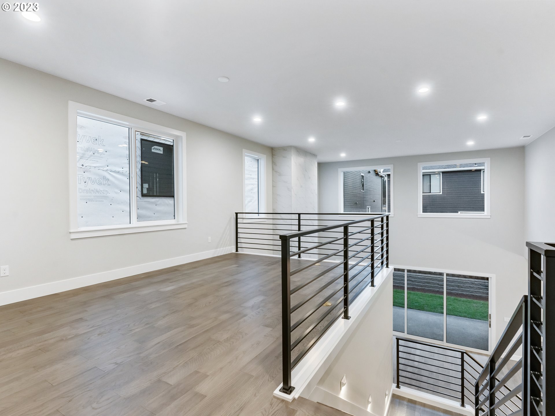 16084 Northwest Ridgeline Street, Unit L 72 Portland, OR 97229 - Photo 21 of 25 a view of a hallway with wooden floor and windows