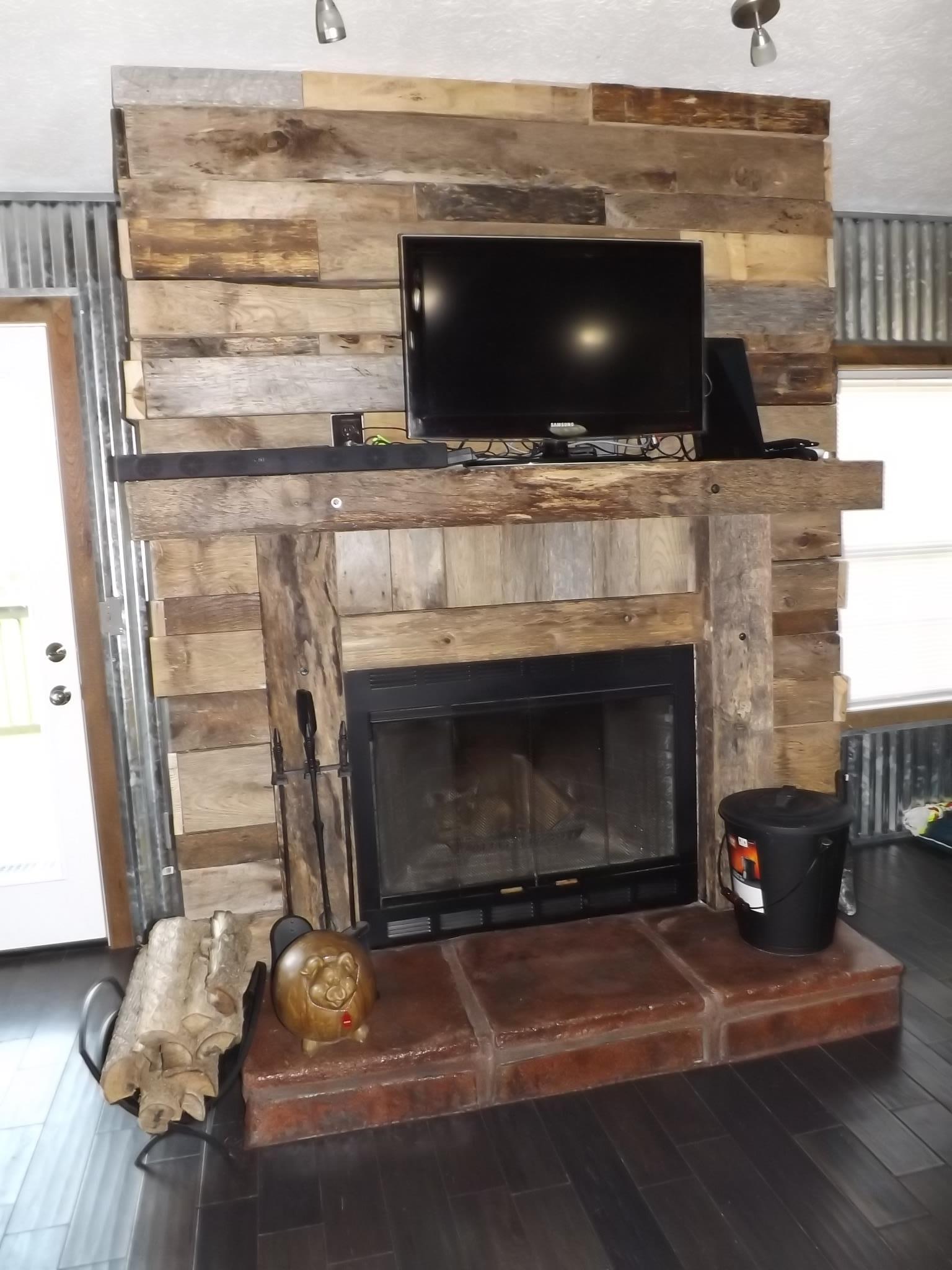 614 Ferrells Loop Road Beechgrove, TN 37018 - Photo 5 of 28 a living room with furniture and a flat screen tv