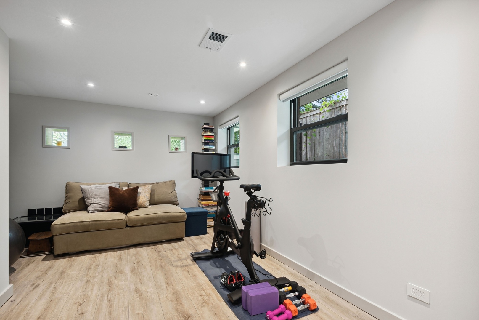 1231 Ridge Road Highland Park, IL 60035 - Photo 20 of 30 a living room with furniture and wooden floor