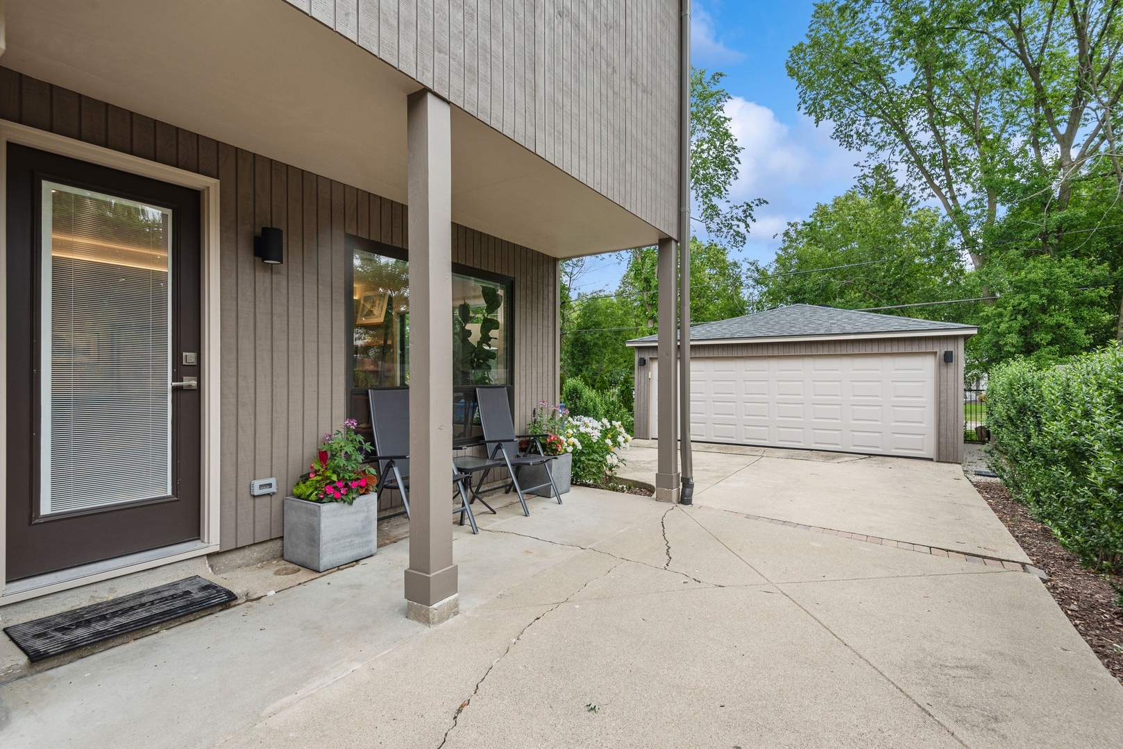 1231 Ridge Road Highland Park, IL 60035 - Photo 26 of 30 a view of a chair and tables in patio of the house