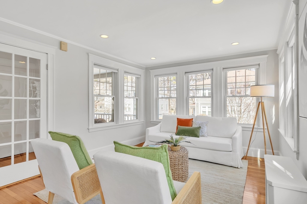 88 Warwick Road, Unit 1 Newton, MA 02465 - Photo 2 of 32