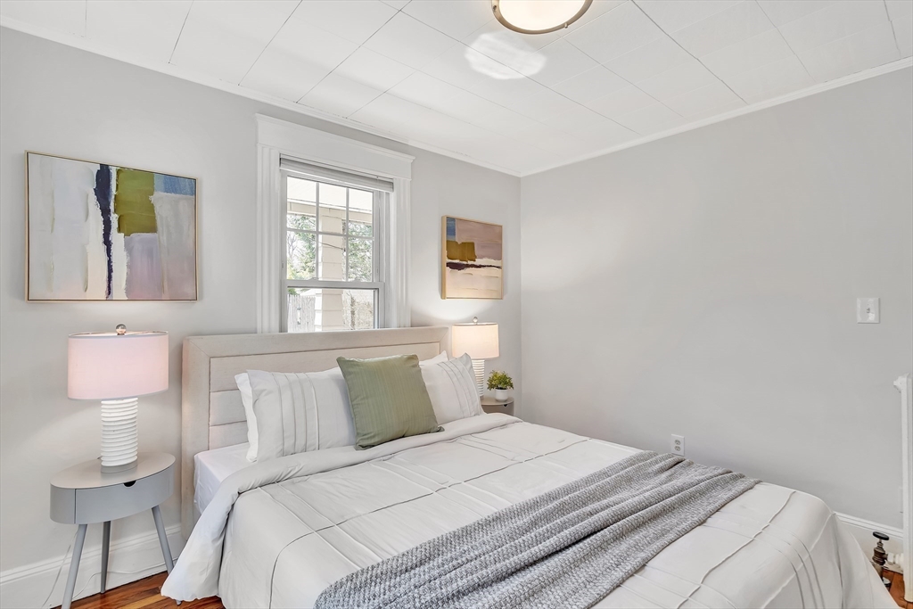 88 Warwick Road, Unit 1 Newton, MA 02465 - Photo 5 of 32