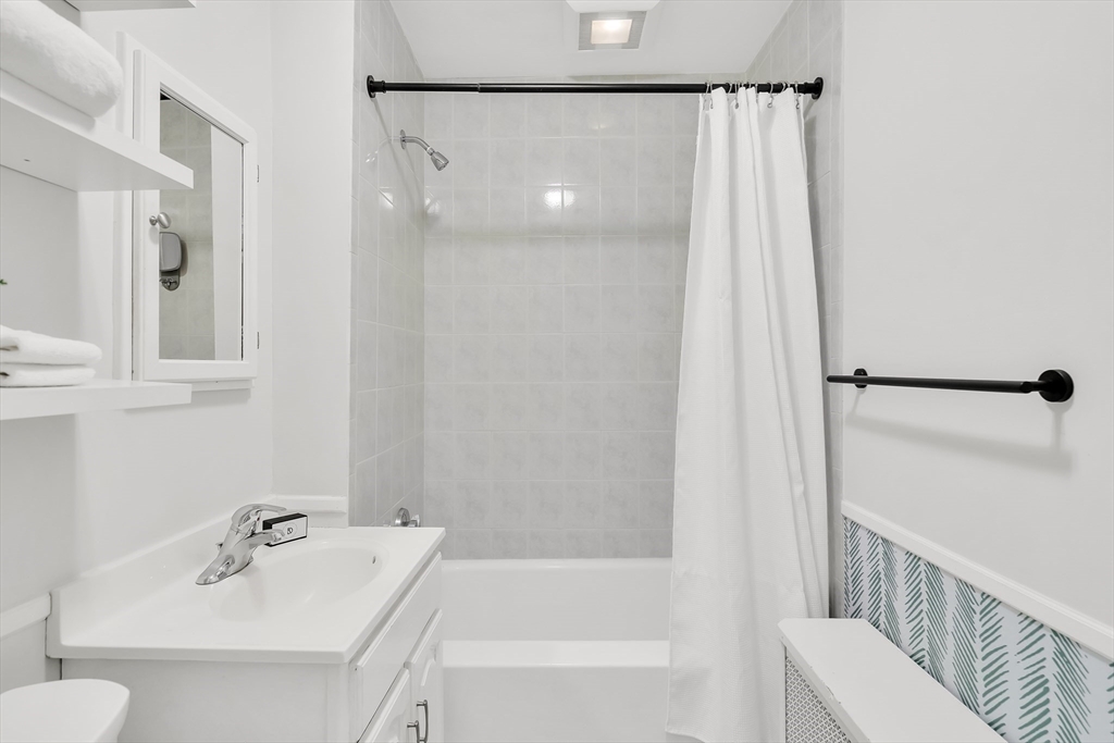 88 Warwick Road, Unit 1 Newton, MA 02465 - Photo 8 of 32