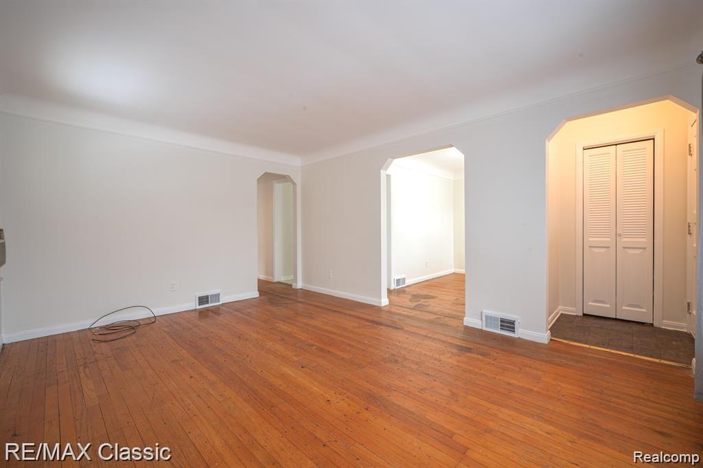 1691 Cambridge Road Berkley, MI 48072 - Photo 3 of 17 Gallery Image 3