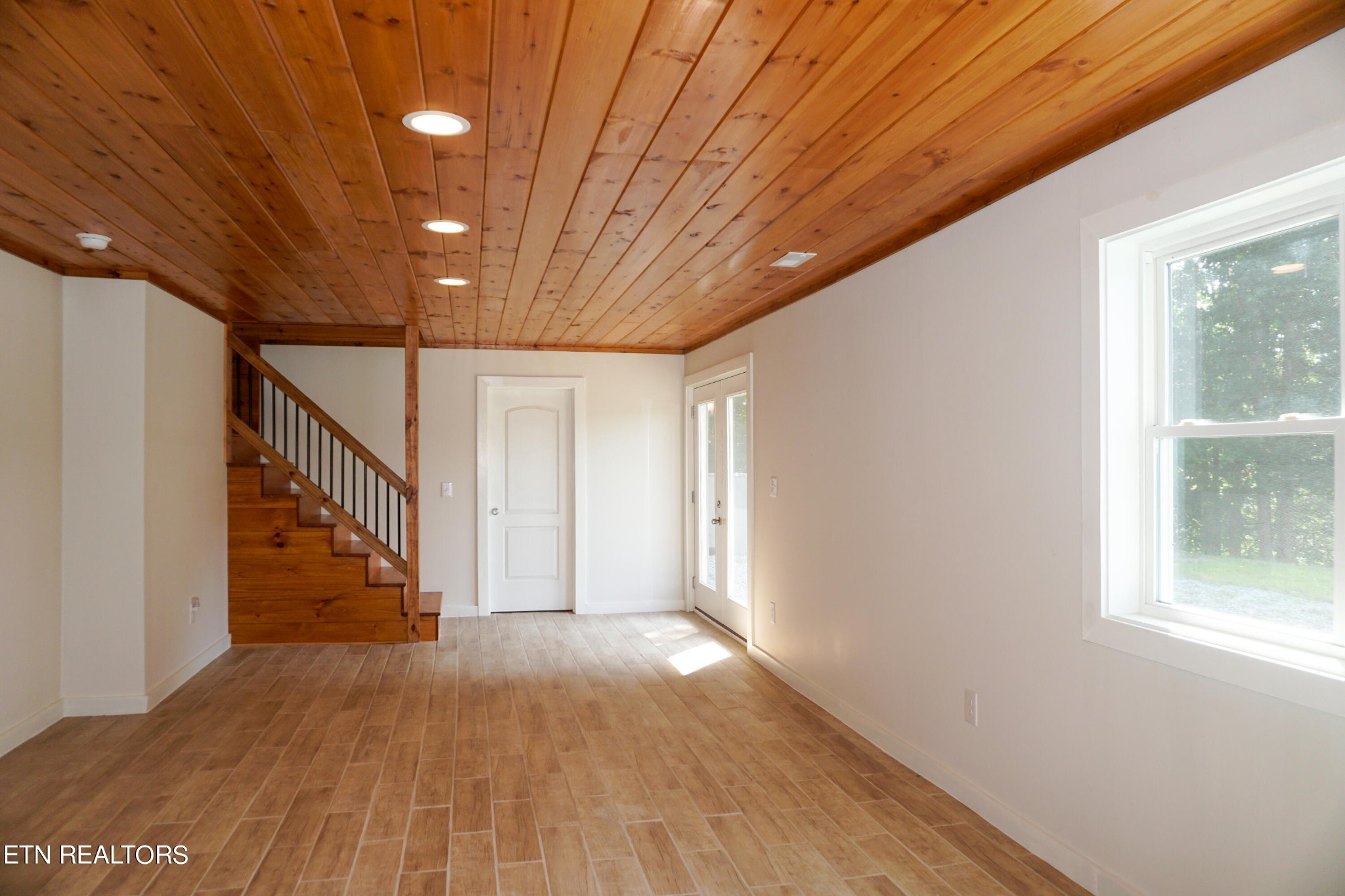 641 Plank Road Decatur, TN 37322 - Photo 26 of 32 a view of entryway