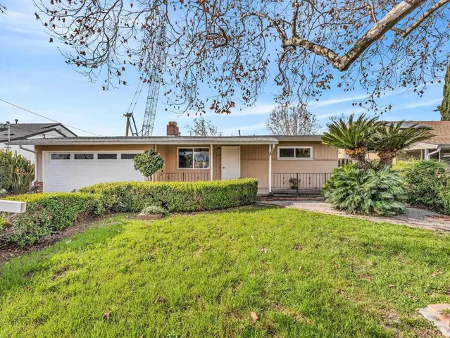 front view of house with a yard