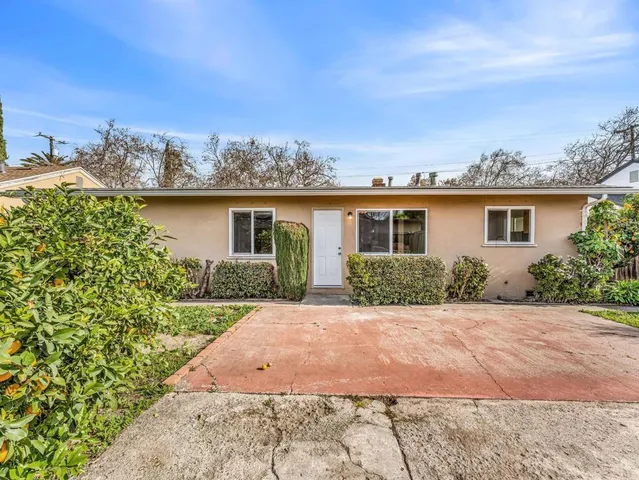 front view of house with a yard