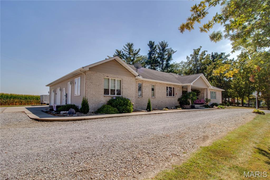 108 Jaeger Street Raymond, IL 62560 - Photo 12 of 84