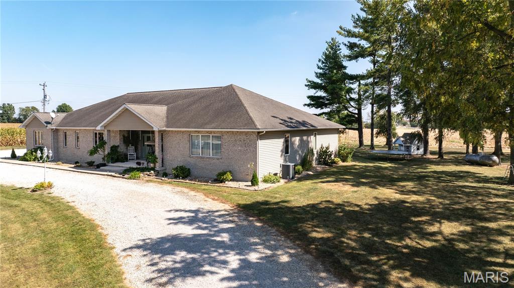 108 Jaeger Street Raymond, IL 62560 - Photo 3 of 84