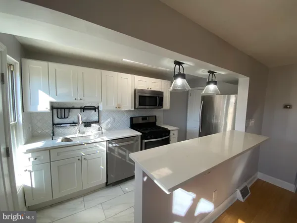 $2,400 | 365 Ripka Street, Philadelphia, PA 19128