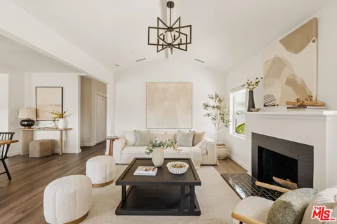 $1,595,000 | 8421 Airlane Avenue, Los Angeles, CA 90045
