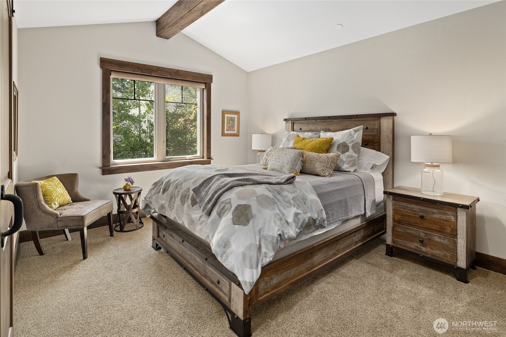 1390 Snowberry Loop Cle Elum, WA 98922 - Photo 27 of 40 a bedroom with a bed and a couch