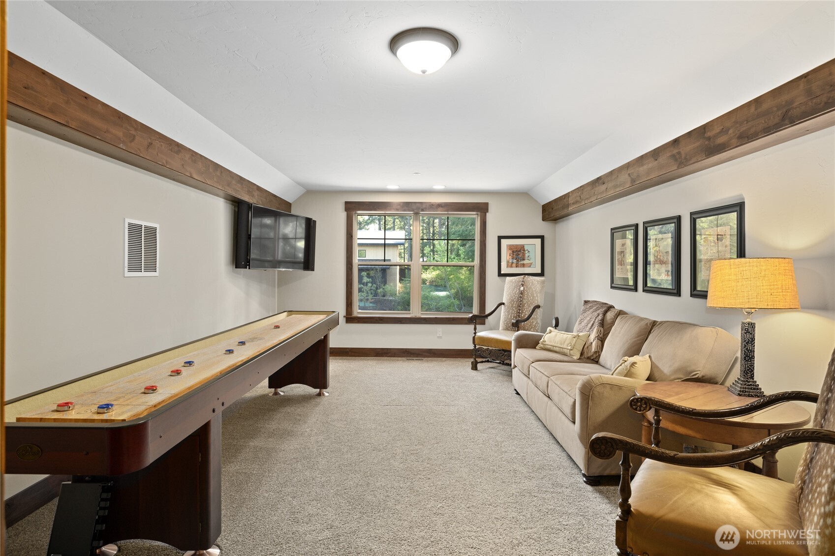 1390 Snowberry Loop Cle Elum, WA 98922 - Photo 32 of 40 a living room with furniture and a window