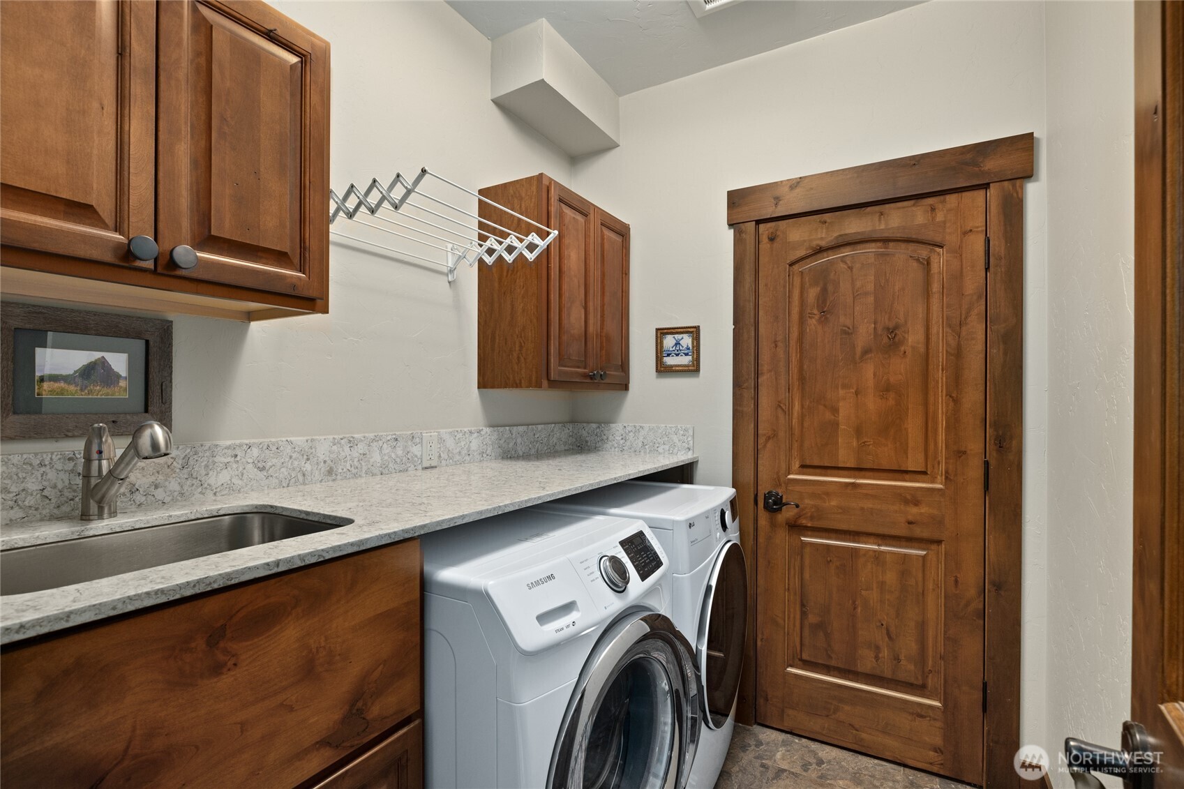 1390 Snowberry Loop Cle Elum, WA 98922 - Photo 35 of 40 a utility room with dryer and washer
